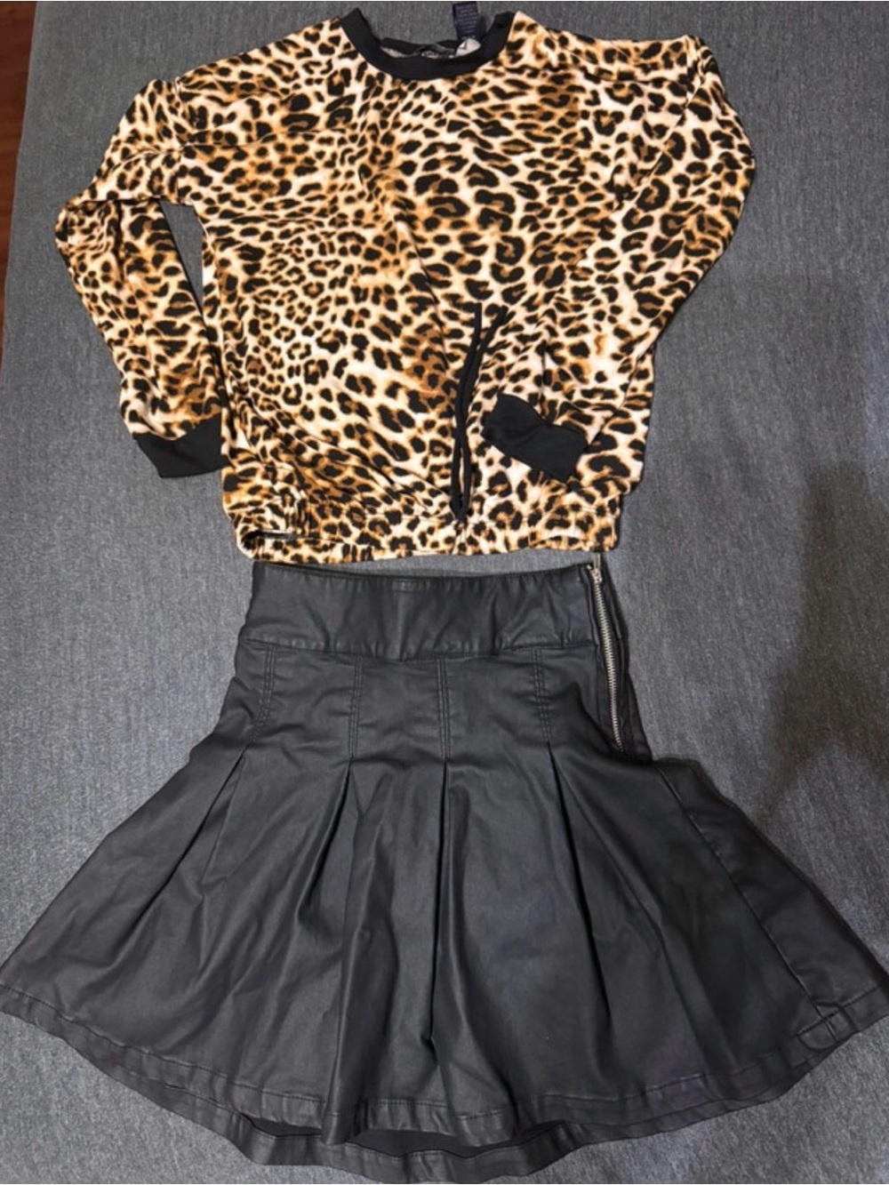 Daytrip cheetah shirt size small w/ GB girls faux leather skirt